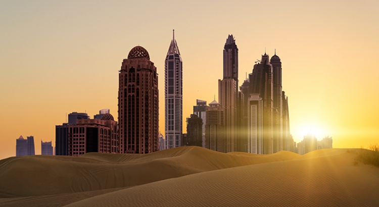Katar Wüste und Wolkenkratzer Foto iStock Ultramarine5